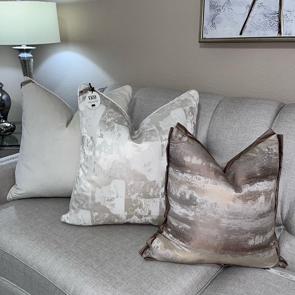 1-NWT CELEBRITY HOME MARBLED
DECORATIVE PILLOWS (Read description for details) - Picture 4 of 17